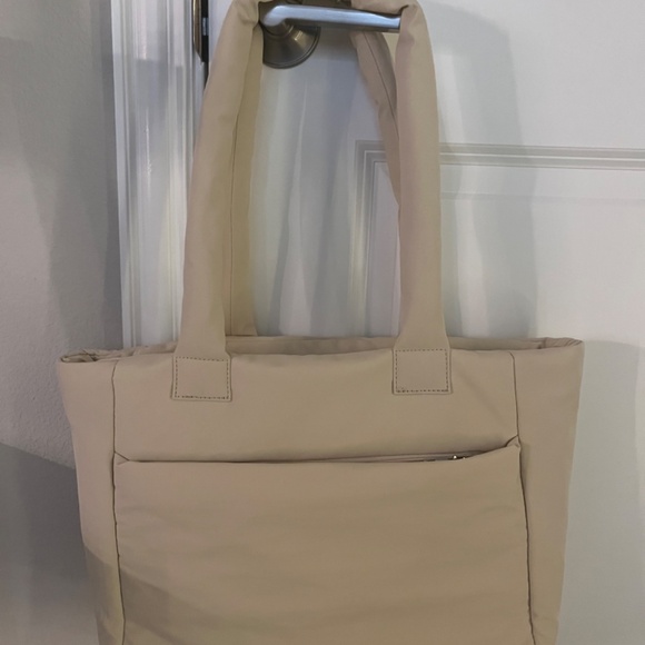 Good Totes Nylon-Cream Go-Getter Laptop Tote (Medium) - Picture 7 of 7